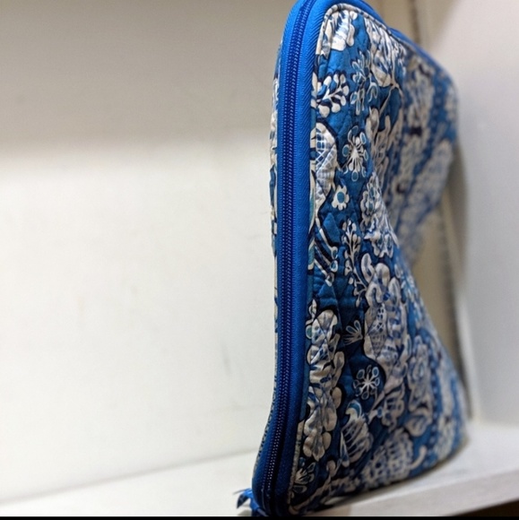 Vera Bradley Blue Lagoon Laptop Case - Picture 4 of 8
